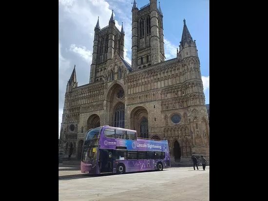 Lincoln Sightseeing Tour Bus