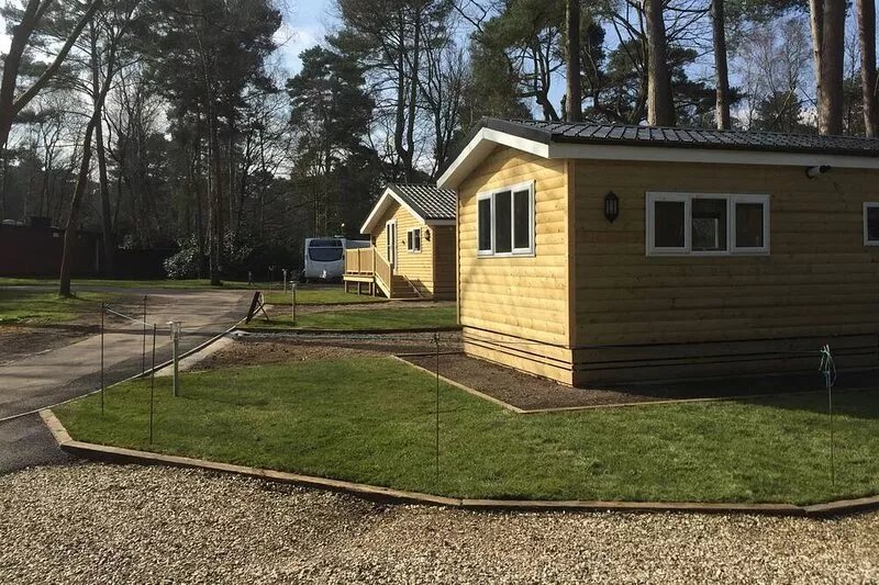 COSY WOODLAND SET THREE BEDROOM HOLIDAY HOMES CLOSE TO WINDSOR CASTLE