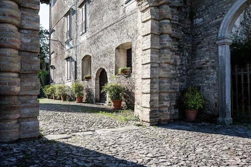 Lovely stone home with garden, in a castle near beach and 1 hour from Venice - 3