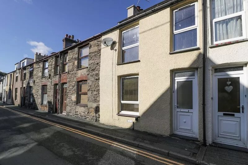 SNOWDON VIEW, pet friendly, character holiday cottage in Llanberis