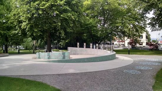 Green Gold Fountain