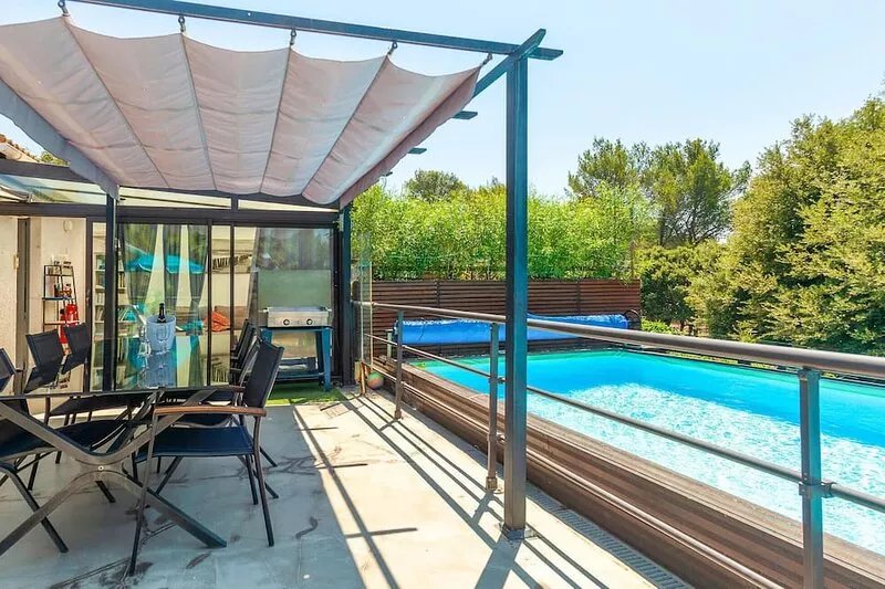 Cozy home in Signes with heated swimming pool