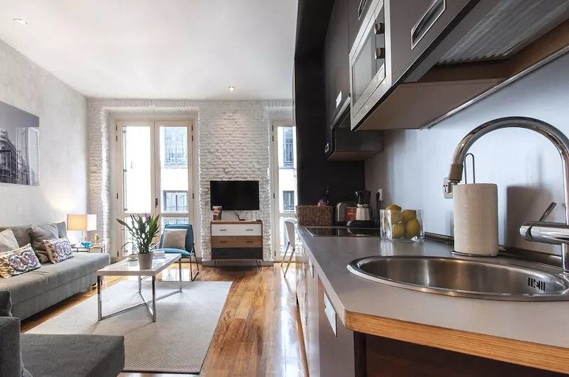 Central Madrid. Barrio Letras, Walking distance to Museums, Plazas and GranVia,
