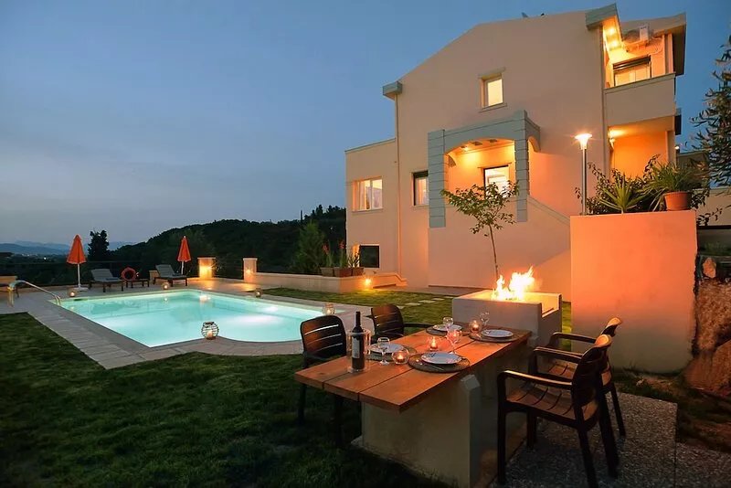 Villa IRIS is  the ultimate booking option for couples, families and friends.