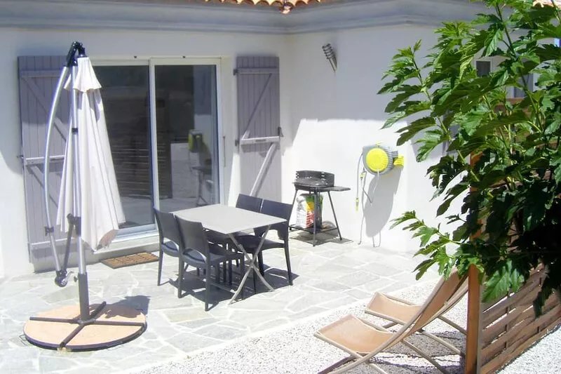 VILLA F2 1mn from Ile Rousse and beaches!