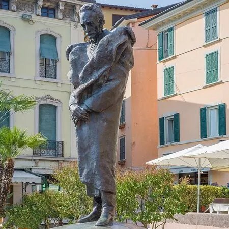 Monumento A Giuseppe Zanardelli