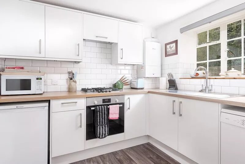 The Old Stables. Sleeps 6, just 10mins from bath by train 15mins by car