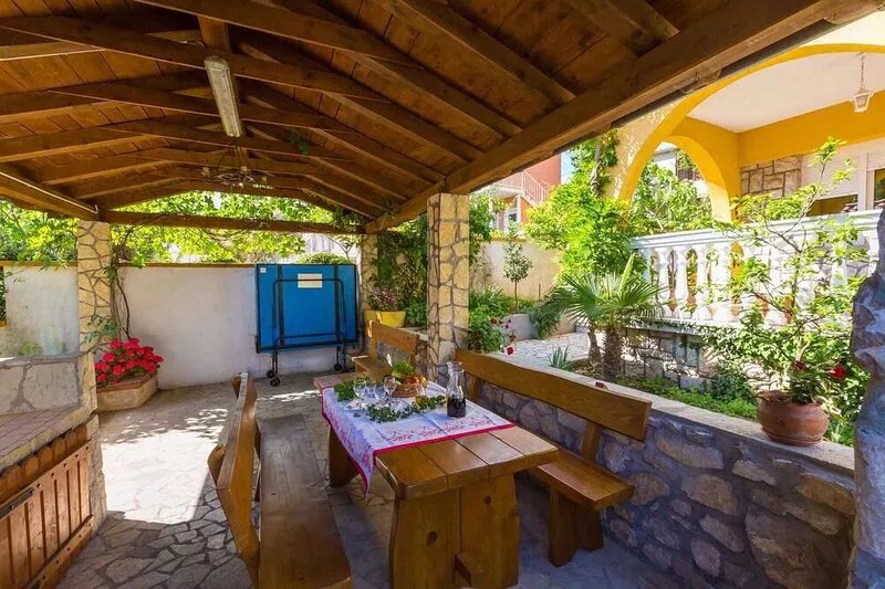 Holiday apartment with terrace and grill for shared use