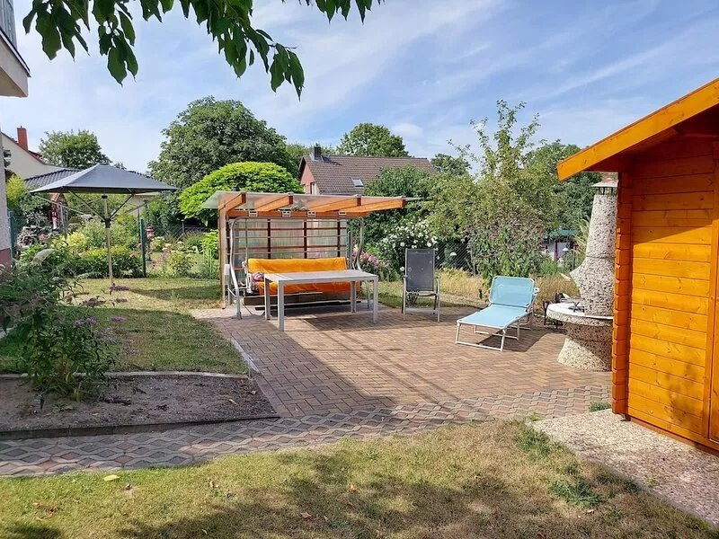 2-room apartment for 3-4 persons in a quiet location on the outskirts of Berlin.