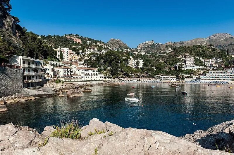 with Garden & Parking, 150m to the beach of Spisone