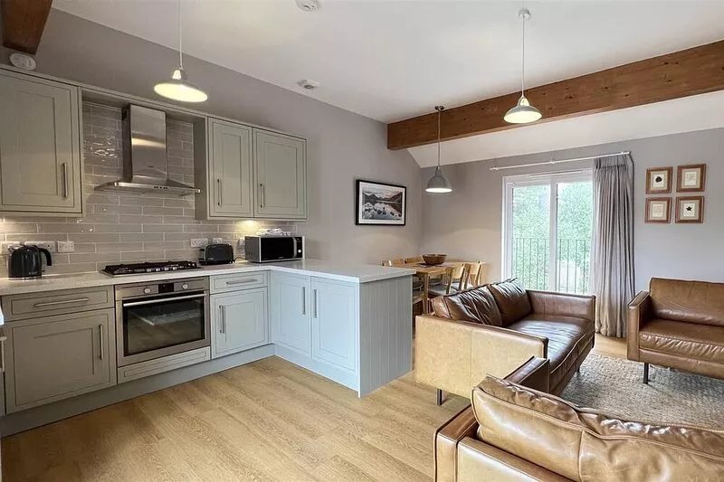 Amazing Location! Luxury 2 bed family apartment near Sandbanks - 400m to beach!