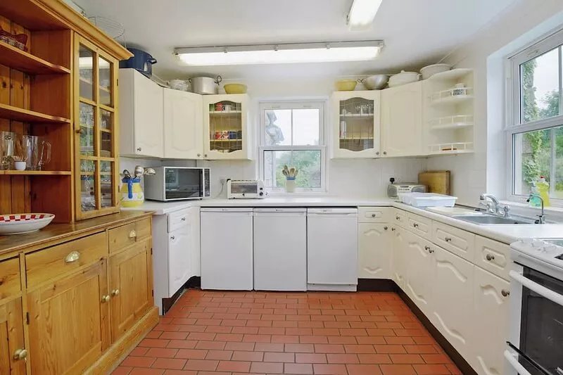 7 bedroom accommodation in Acton, near Langton Matravers