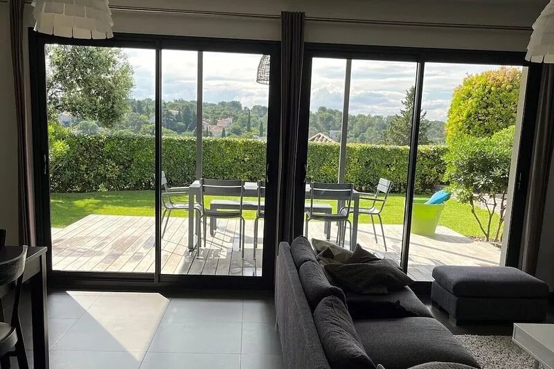 Contemporary villa with calm 6/8 people, big terrace wood, clear view ...