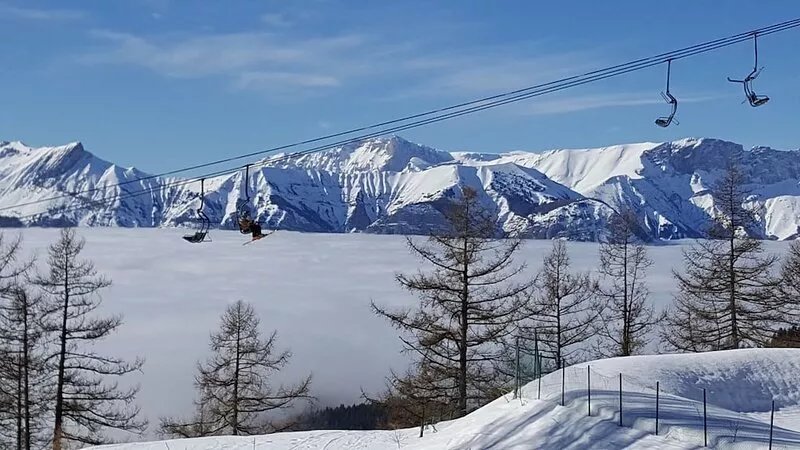 ETERLOU chalet in solid wood, on the ski slopes, facing south