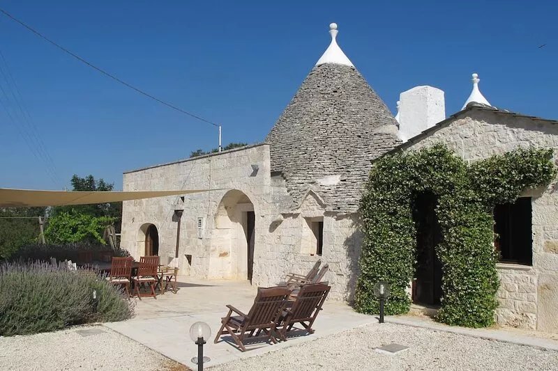 Stunning Trullo with A/C, Large Pool & Wi-Fi .5 bed's, 4 bath's