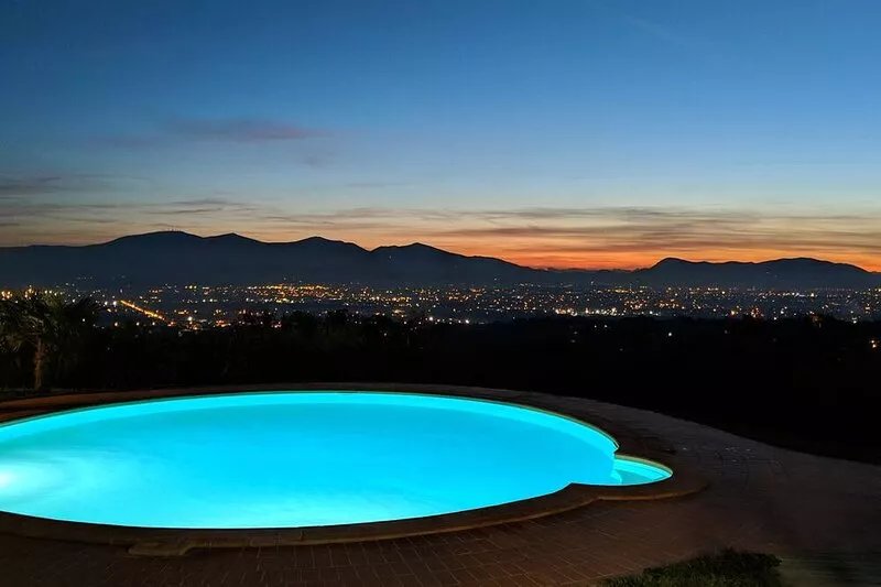Big Private Garden, AC, Swimming Pool, Hot Tub, Huge Play Area, & Great Views