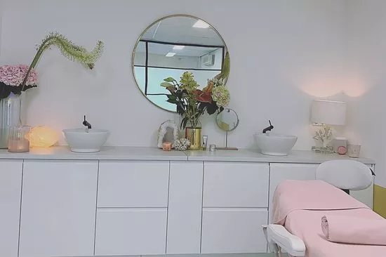 Sarah Bakker Beauty And Skincare Expert