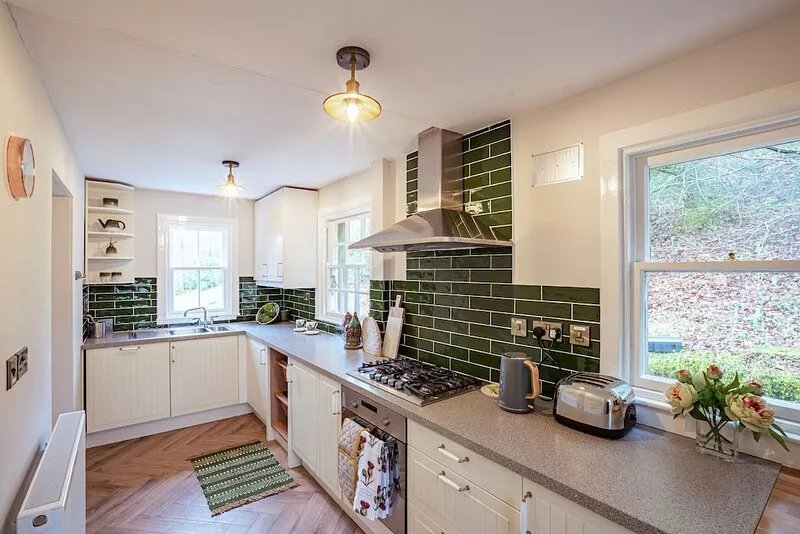Gardeners Cottage -  a cottage that sleeps 4 guests  in 3 bedrooms