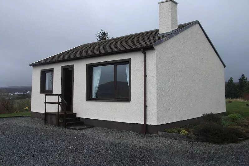 Cottage With Fantastic Loch And Mountain Views
