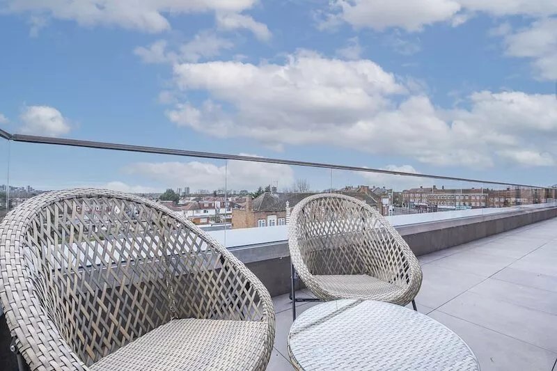 Belmore 2 Bedroom Luxury Apt. with Parking in Stanmore, North West London - 21