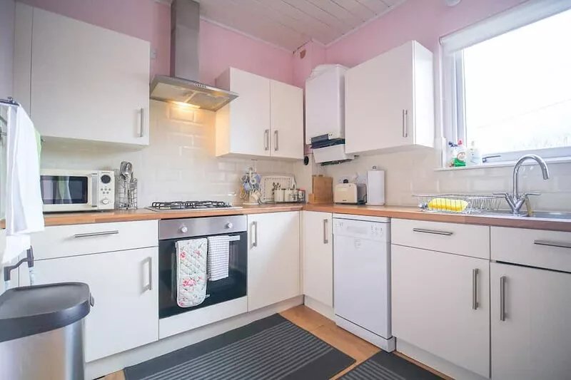 Telford St 4 Bedroom House - Inverness