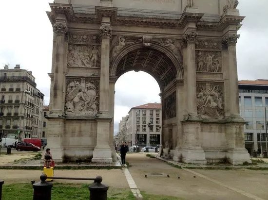 Arc de Triomphe ( Porte d'Aix )