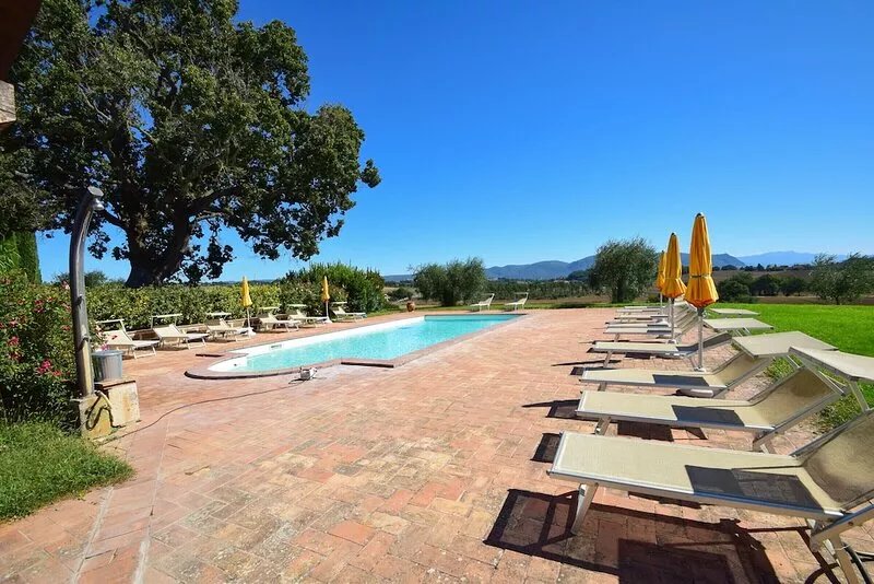 Big estate with private pool, large garden 20km from Todi & 34 from Spoleto.