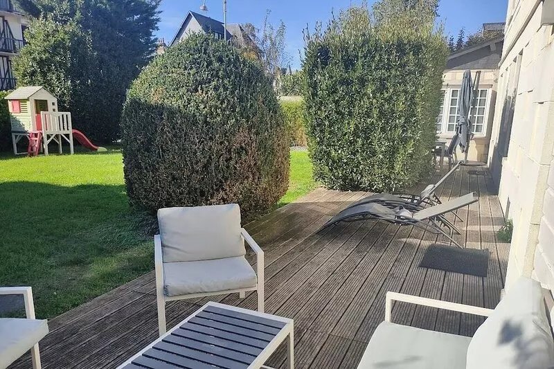 Superb Villa with garden Deauville center