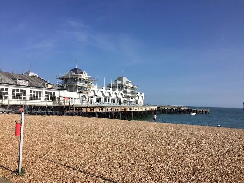 Beautiful Modern Seafront Apartment Recently Re-furbished