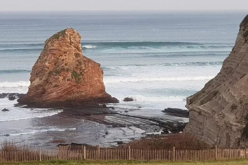T2 **** (HIKOA) TERRACE-PARKING-WIFI- 50m BEACH Hendaia-Hendaye (Basque Country)