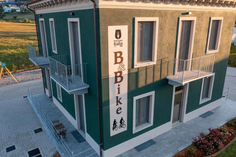 B & Bike Di Ristorante Italia