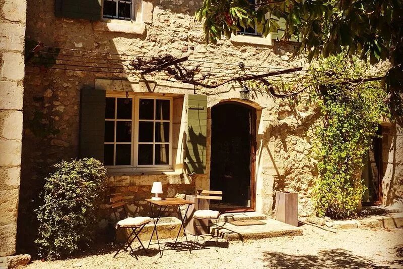 Fully renovated 19th Century 2 Storey House in Provence