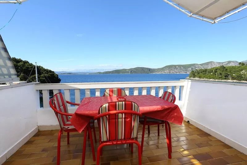 One bedroom apartment near beach Račišće, Korčula (A-4360-a)