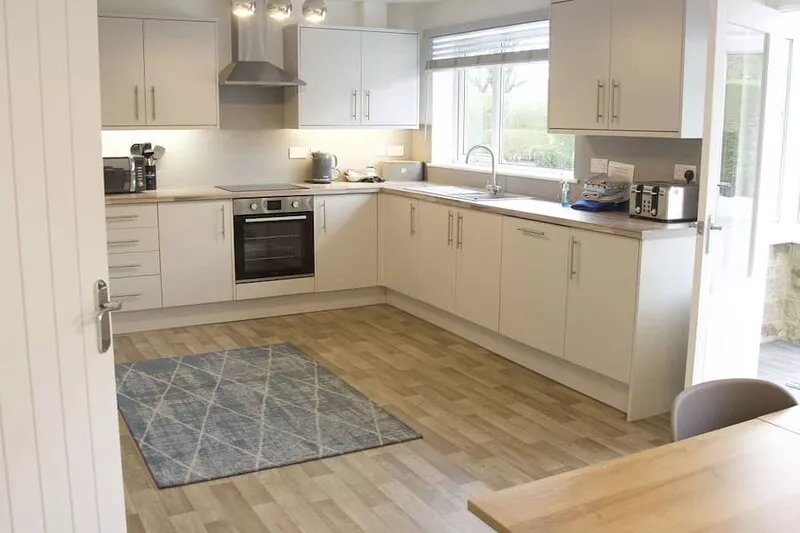 3 Bedroom, Bright and Airy Bungalow in Monyash Village sleeps 6