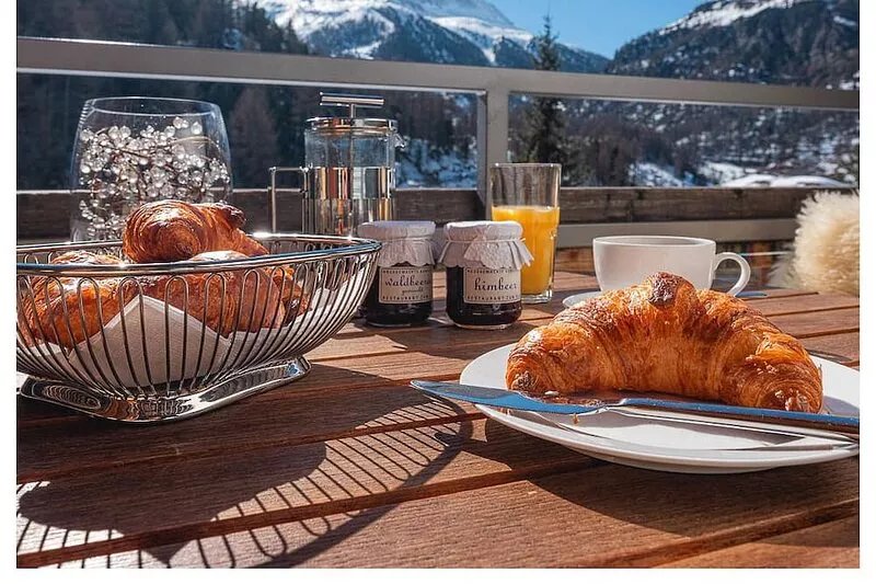Amazing luxurious, modern and spacious 6bed apartments with Matterhorn view