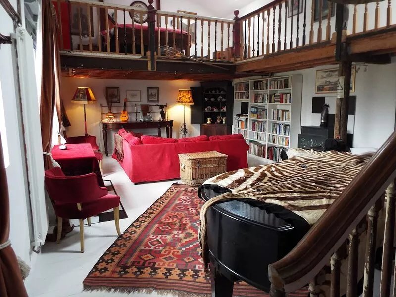 Romantic Retreat With Space, Character And Glorious Mountain Views
