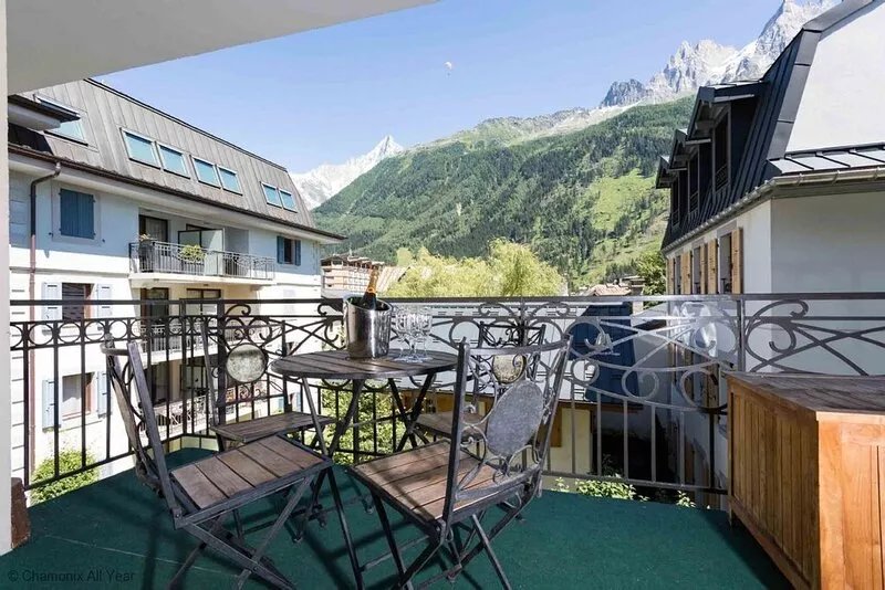 Le Paradis Ski Apartment -  an apartment that sleeps 6 guests  in 2 bedrooms