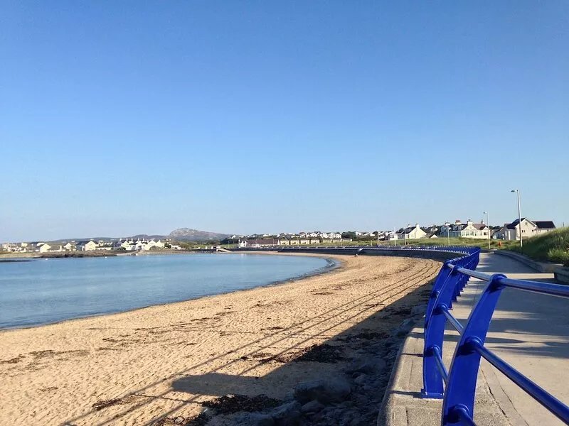 Spacious, comfortable house 200m from main beach at Trearddur Bay. EV Charger.