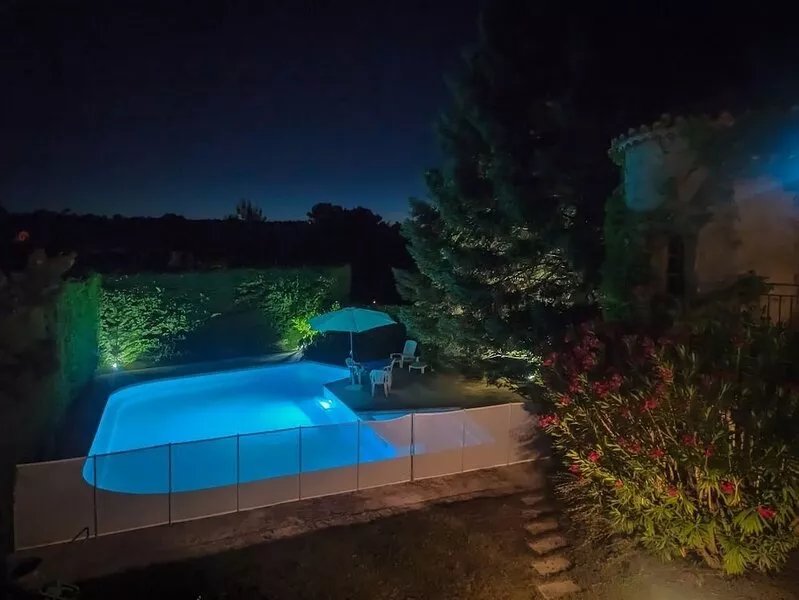 Charming villa with large swimming pool in an idyllic estate in Drôme provençale