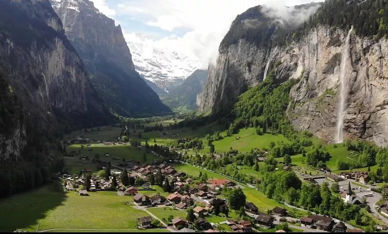 Glorious views and Alpine meadows - perfect summer and winter retreat