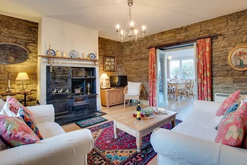 Lobster Pot Cottage - One Bedroom House, Sleeps 2