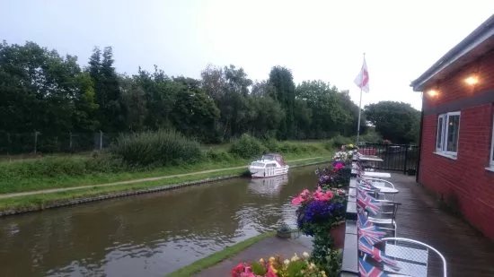 Samuel Barlow Canalside Pub and Function Room