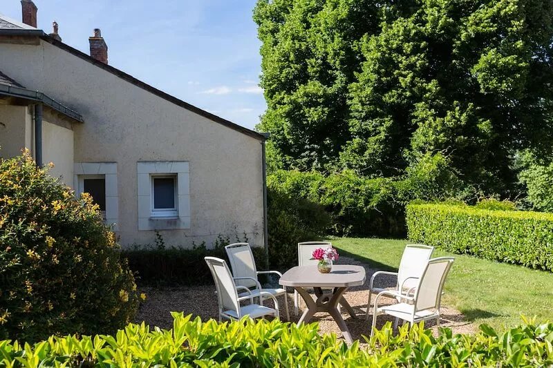 Charming house dependence of a castle, 6 people, 50m2 living room, large park