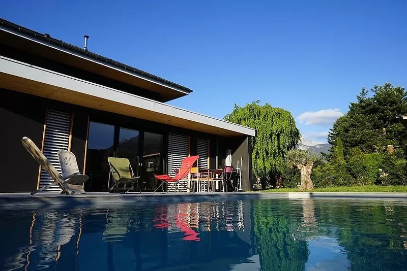 VILLA OSSATURE NEW WOOD WITH SWIMMING POOL in residential area