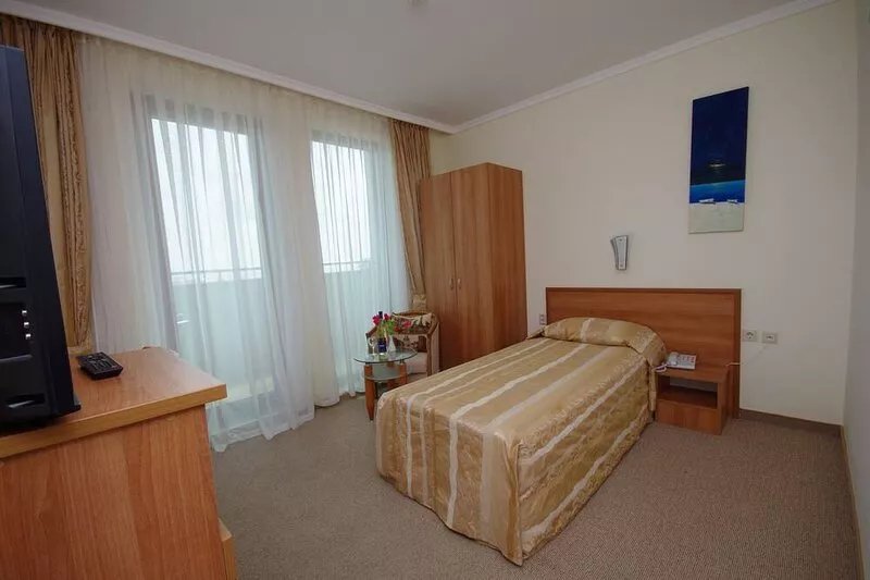 SINGLE ROOM 11 in a quiet hotel with SEA VIEW