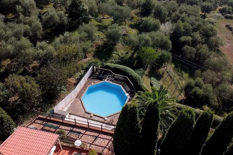 Country House / Farm House in Chiatri with 4 bedrooms sleeps 8
