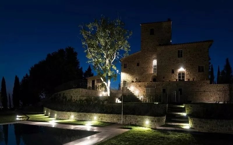 Wonderful villa with panoramic pool and spa, located in the Chianti Classico