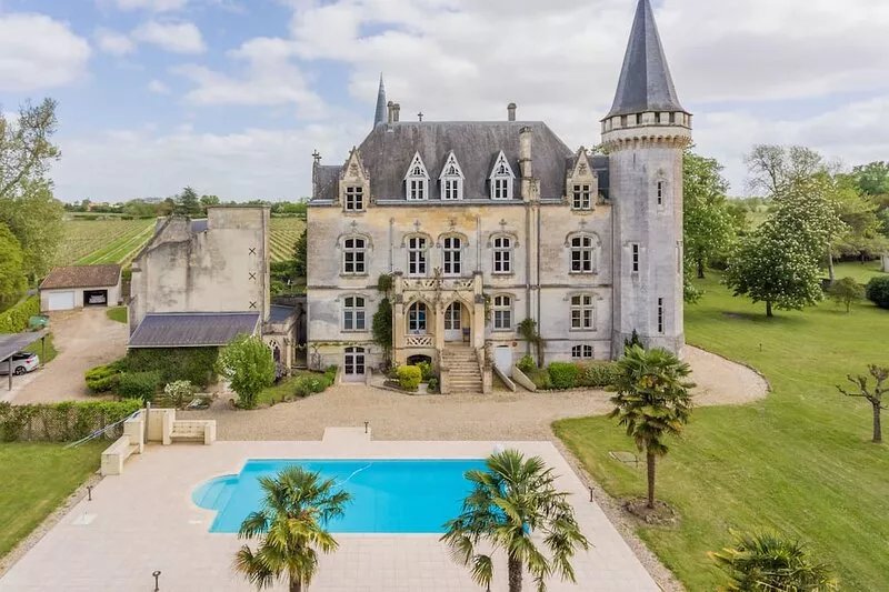 Fairytale Chateau with pool surrounded by vineyard and parc
