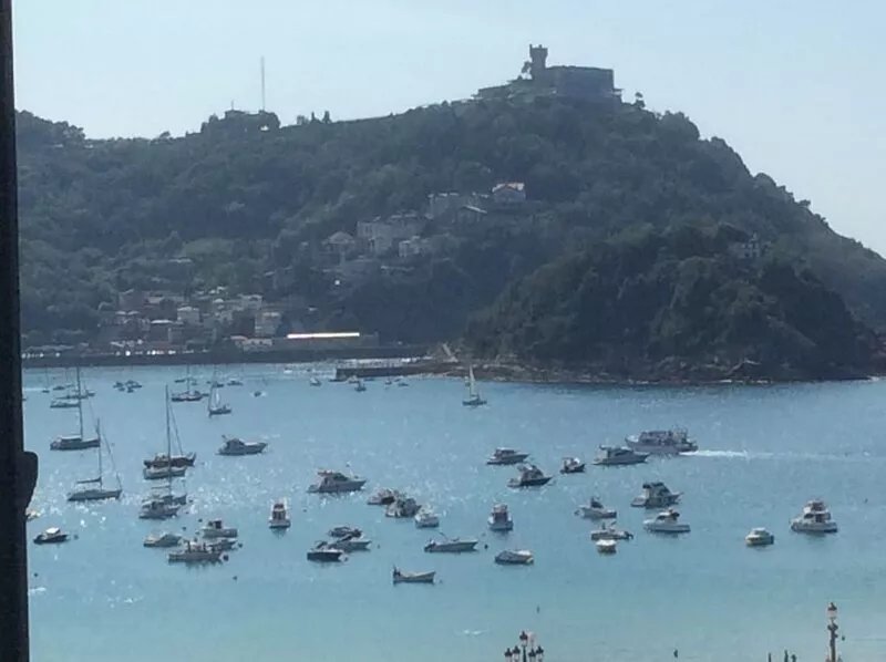 Alderdi Eder. Con vistas a la bahía de La Concha