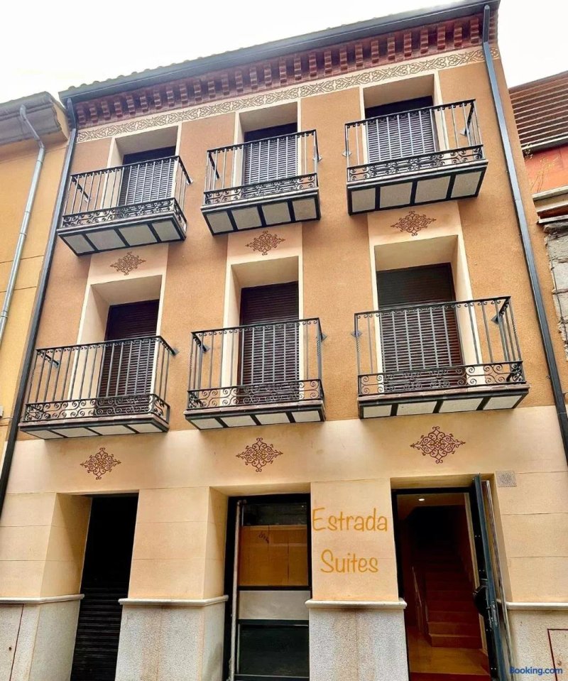 Estrada Suites